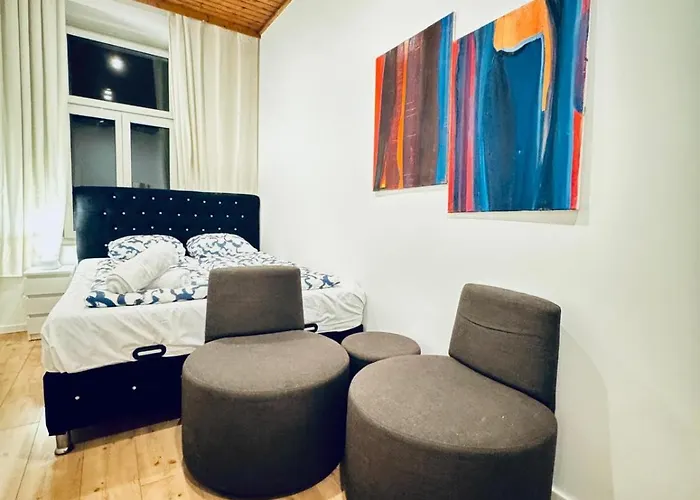 Private In Elegant 5-bedroom Near Kaufpark Alterlaa וינה