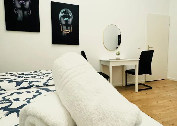 Private In Elegant 5-bedroom Near Kaufpark Alterlaa *