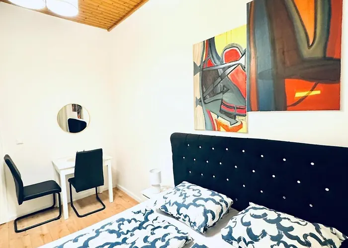Private In Elegant 5-bedroom Near Kaufpark Alterlaa *