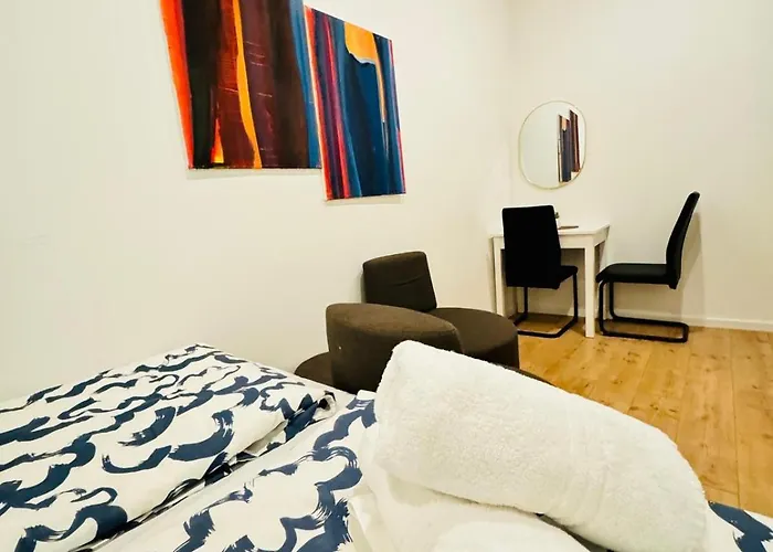 Private In Elegant 5-bedroom Near Kaufpark Alterlaa וינה