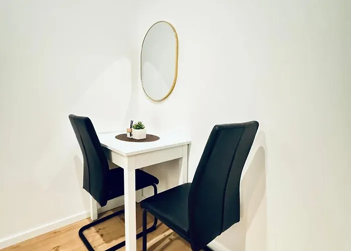 Private In Elegant 5-bedroom Near Kaufpark Alterlaa *