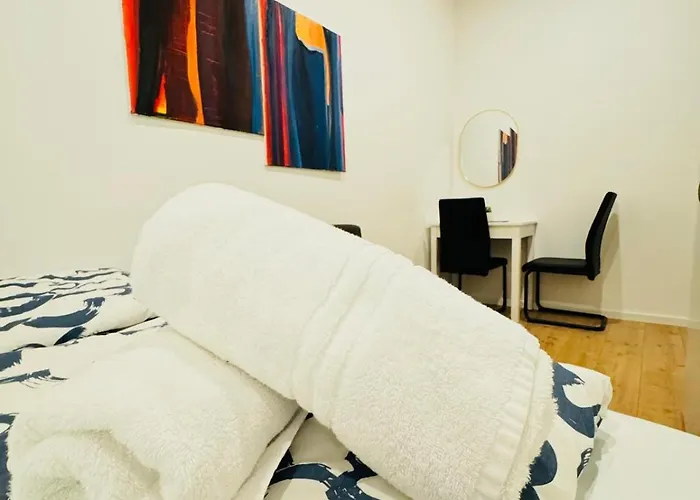 Private In Elegant 5-bedroom Near Kaufpark Alterlaa דירה וינה