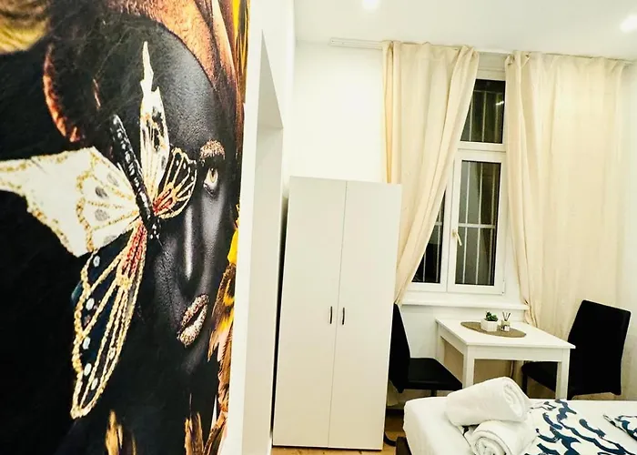 Private In Elegant 5-bedroom Near Kaufpark Alterlaa *